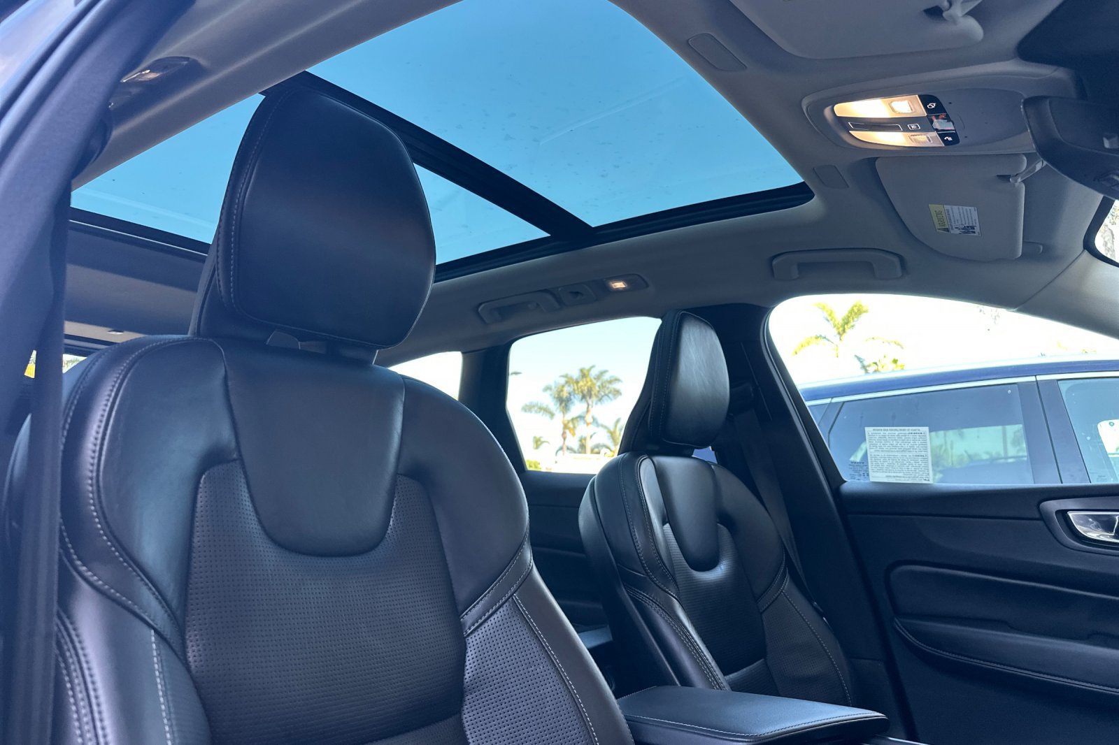Certified 2023 Volvo XC60 B5 Ultimate w/ Climate Package FWD image 19