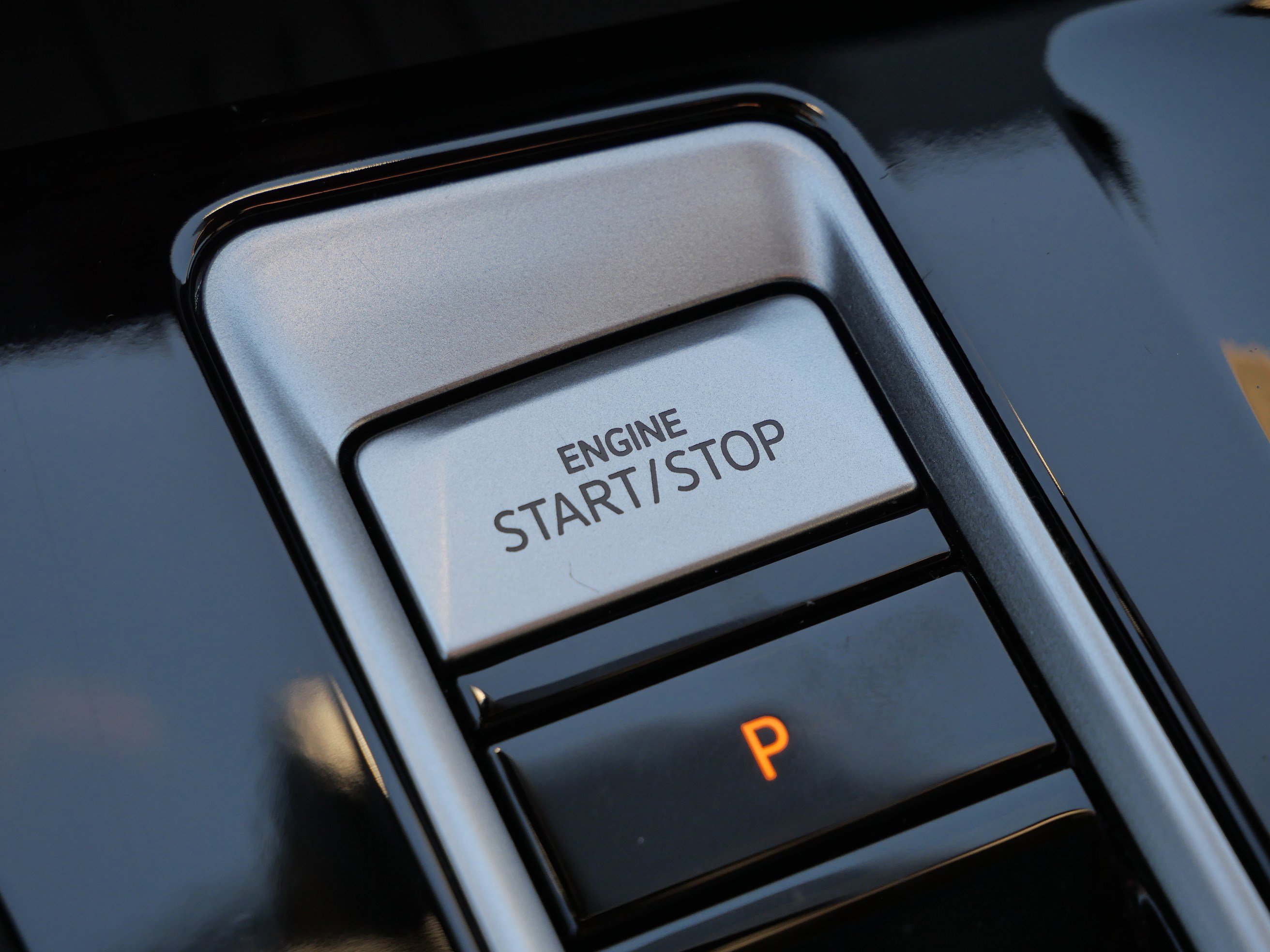 Certified 2025 Volkswagen Atlas SEL Premium R-Line image 27