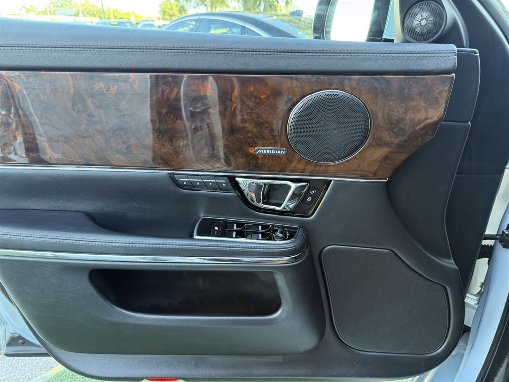 Used 2014 Jaguar XJ AWD image 31