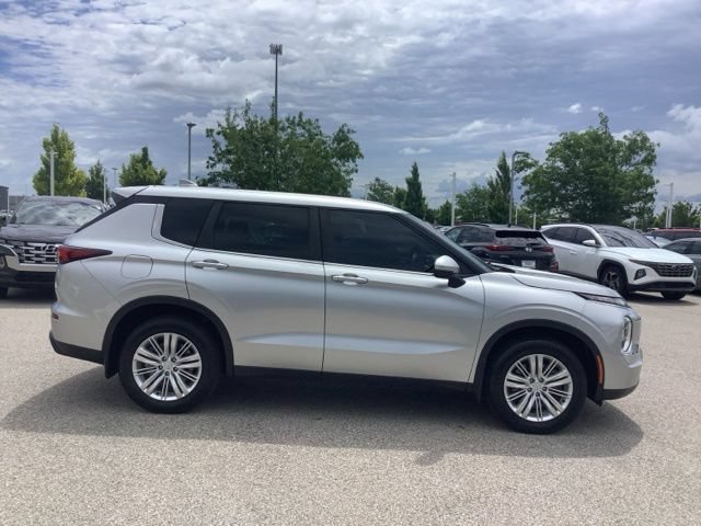 Used 2022 Mitsubishi Outlander ES FWD image 4