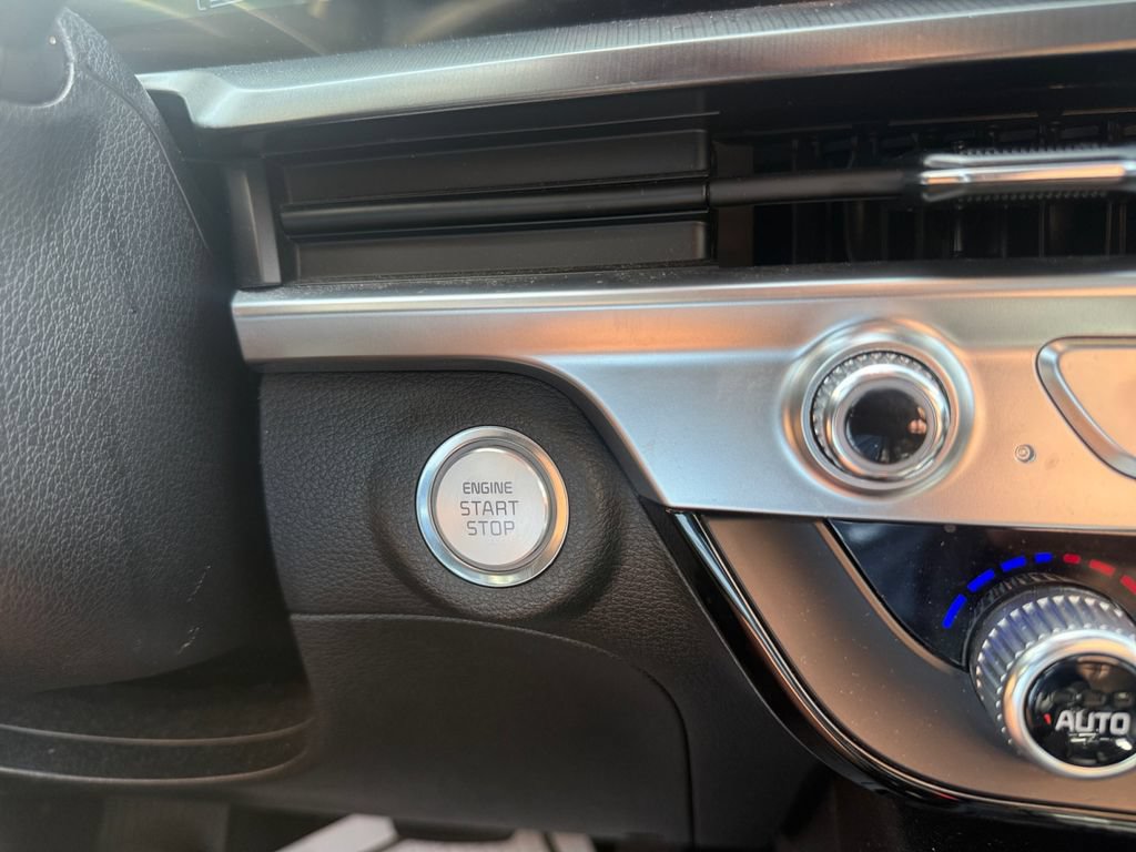 Used 2025 Kia Telluride S FWD image 17