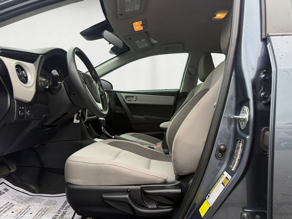 Used 2018 Toyota Corolla LE FWD image 9