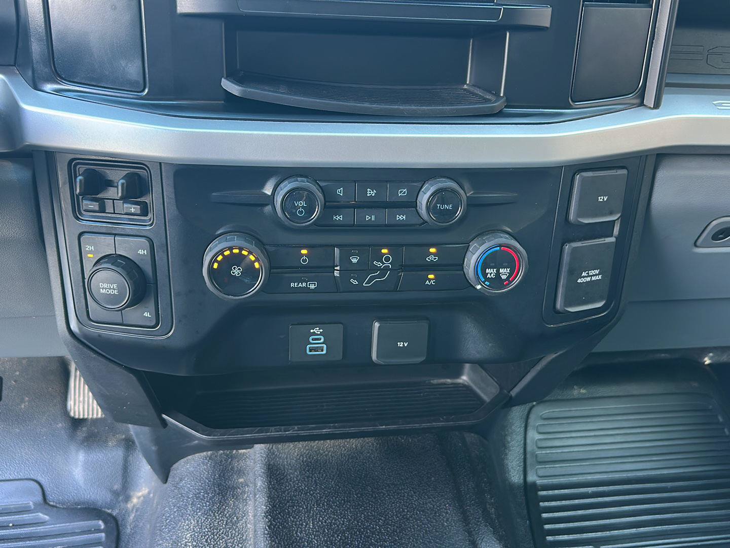 Used 2024 Ford F550 4x4 Crew Cab Super Duty image 19