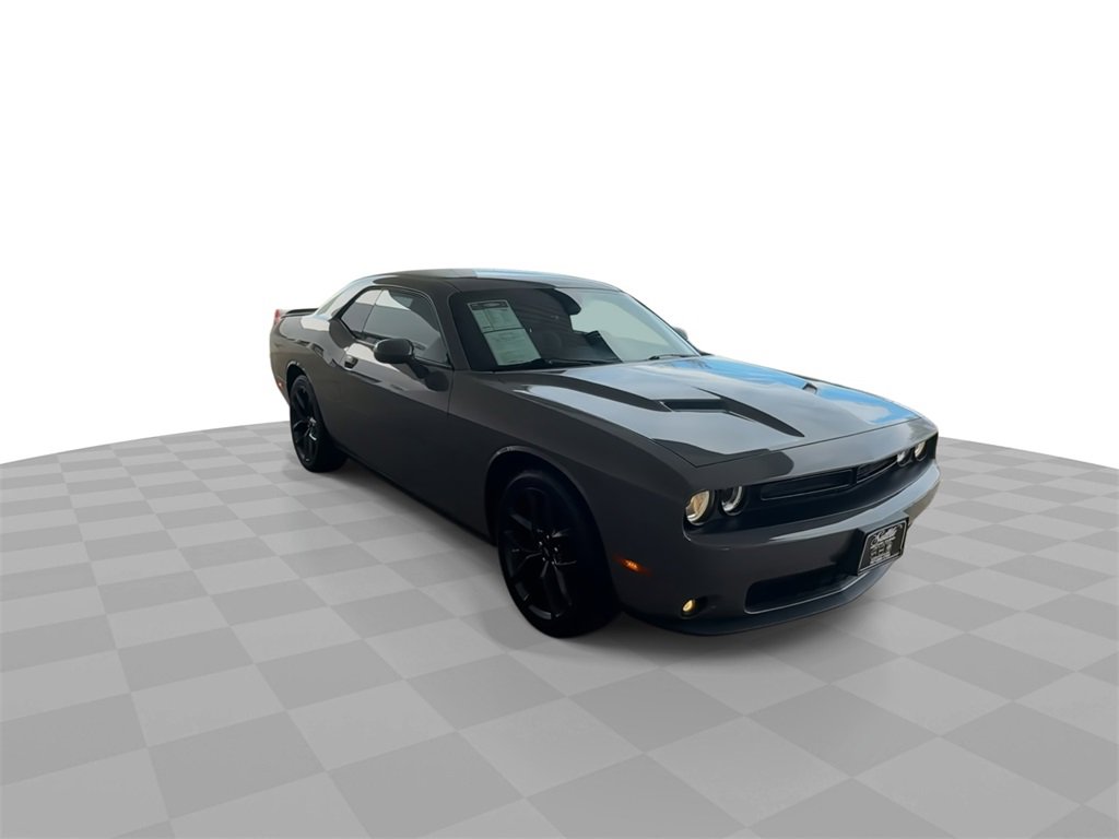 Used 2019 Dodge Challenger SXT w/ Blacktop Package image 2