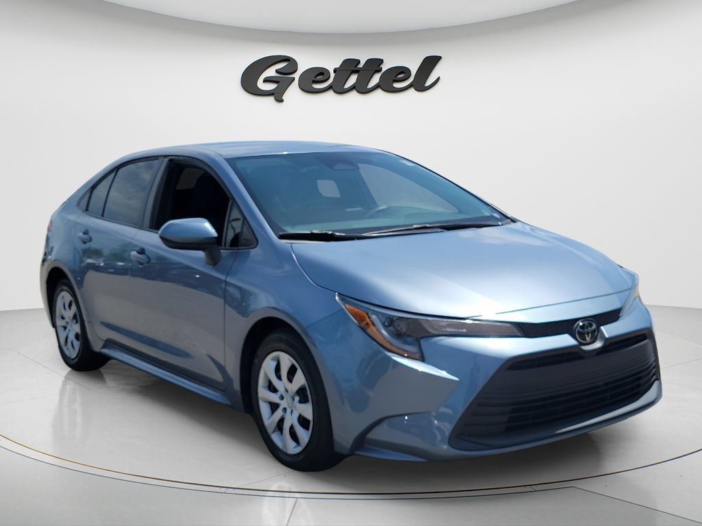 Used 2023 Toyota Corolla LE FWD image 3