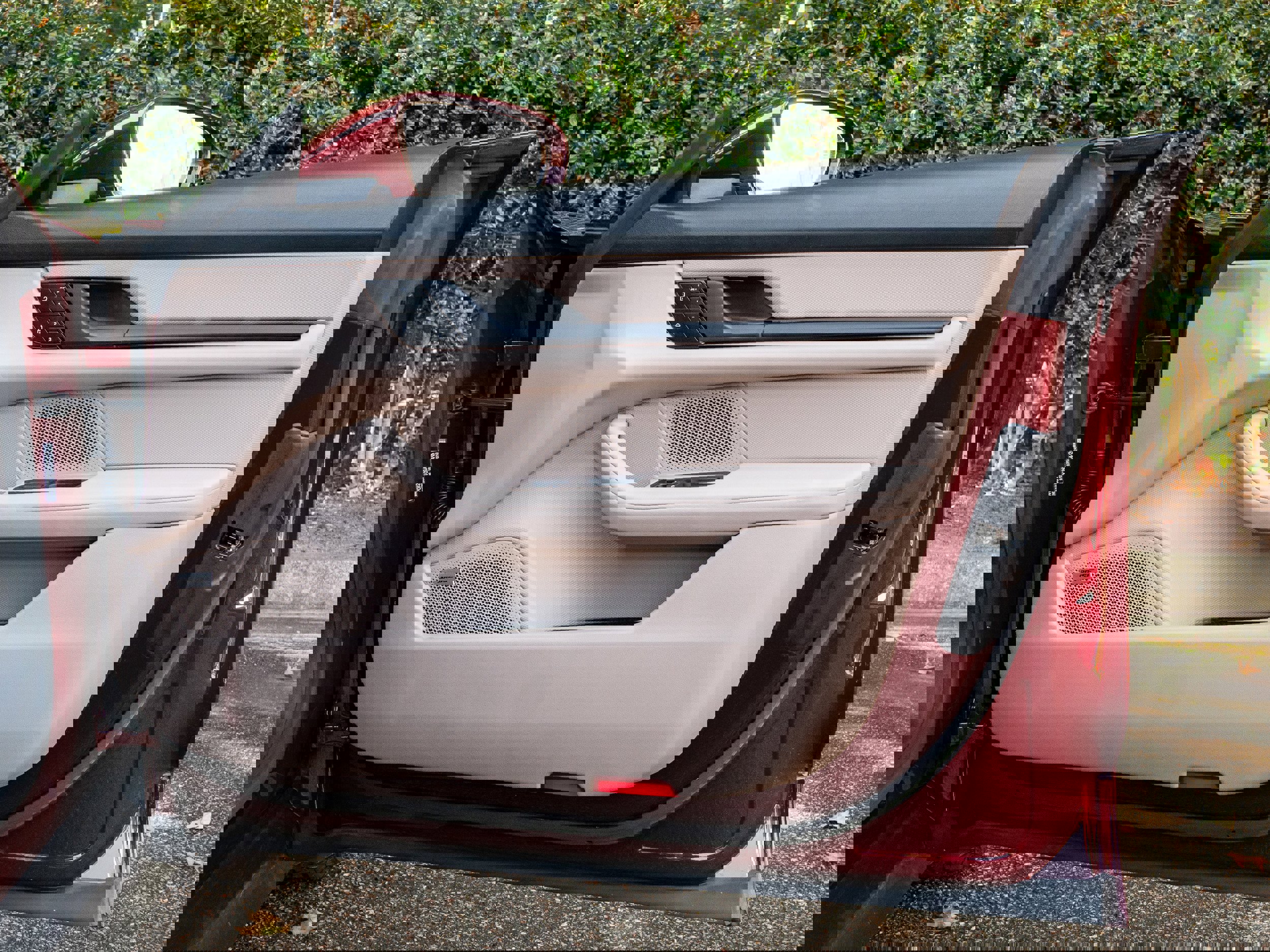 Used 2022 Porsche Taycan 4S image 30