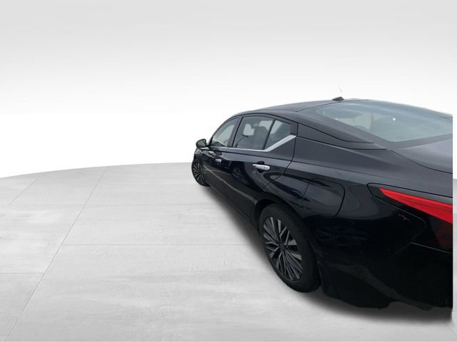 Used 2023 Nissan Altima 2.5 SV w/ SV Premium Package image 7