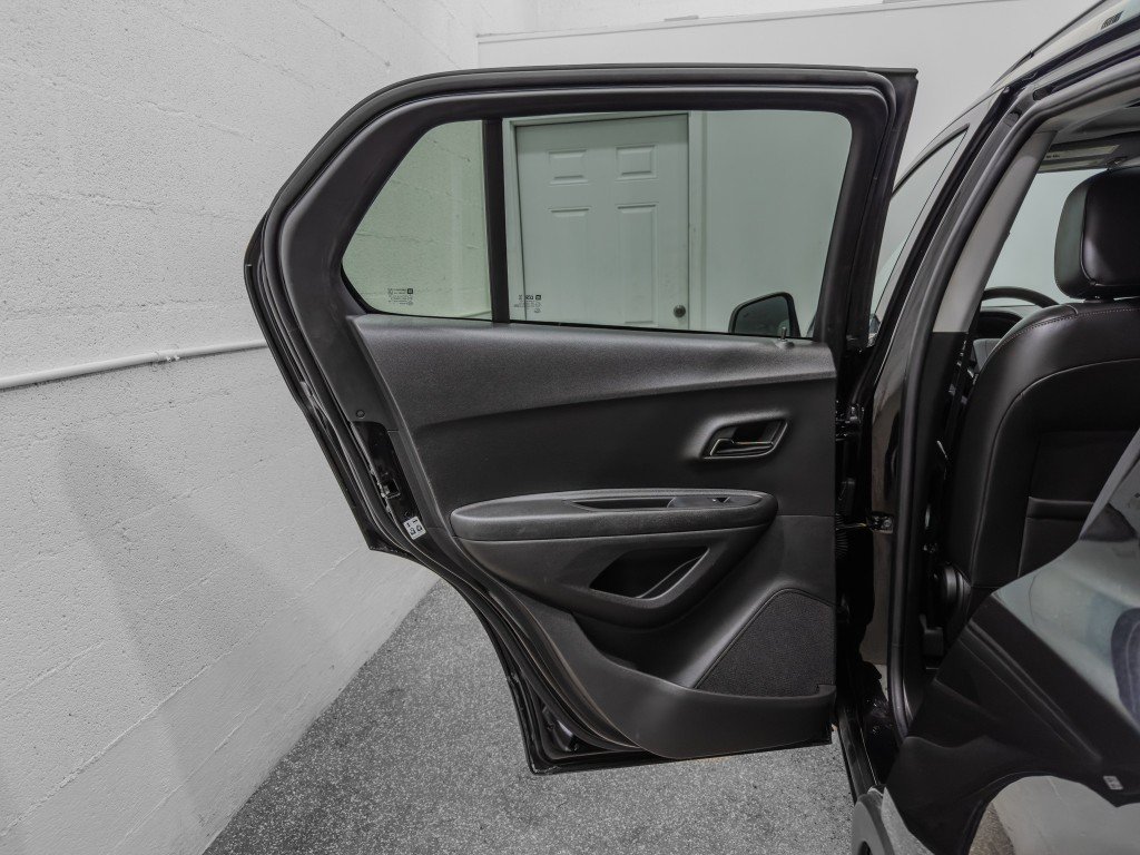 Used 2020 Chevrolet Trax Premier FWD image 15