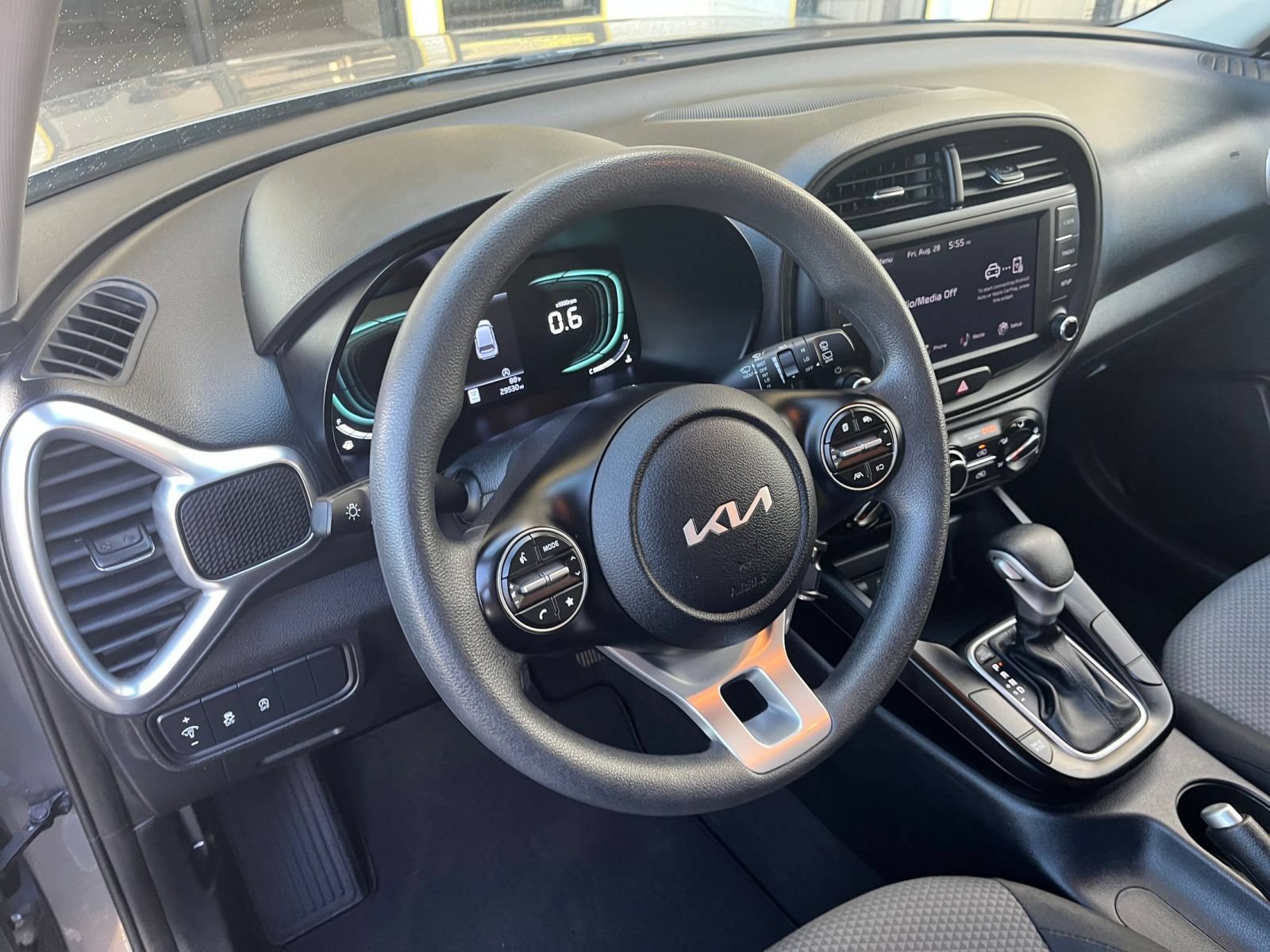 Used 2025 Kia Soul LX w/ LX Technology Package FWD image 31