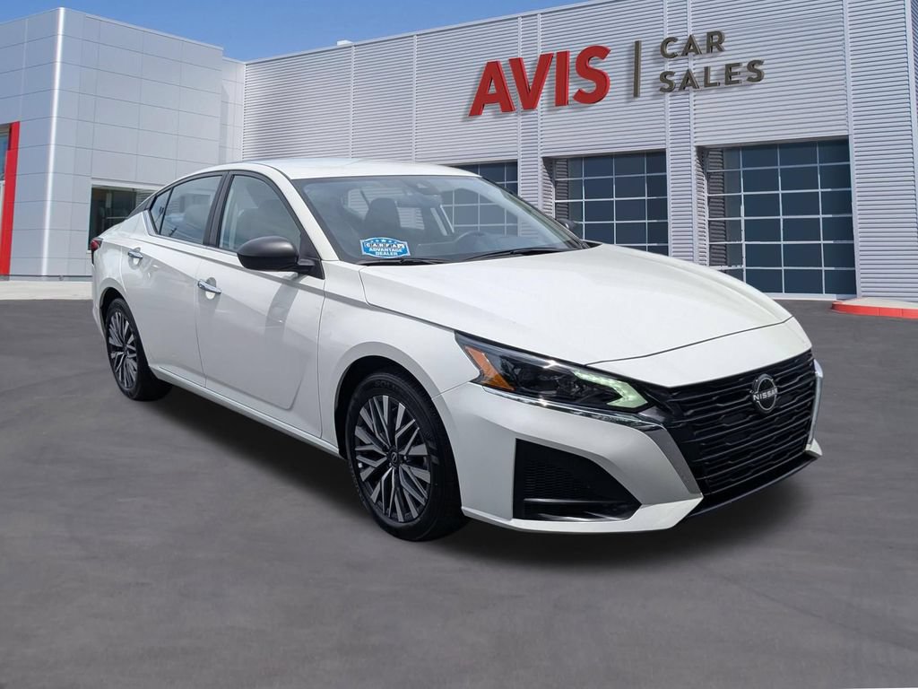Used 2025 Nissan Altima 2.5 SV FWD image 3