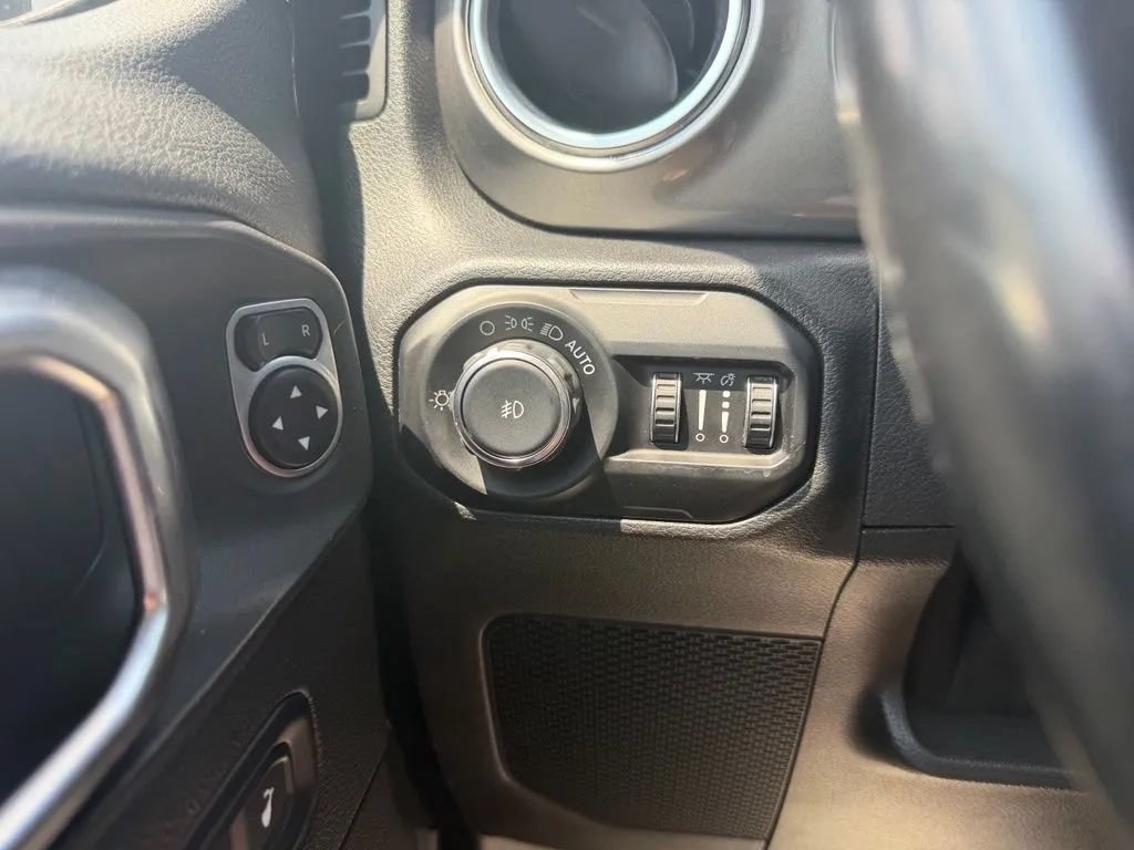 Used 2020 Jeep Wrangler Unlimited Sahara AWD/4WD image 12