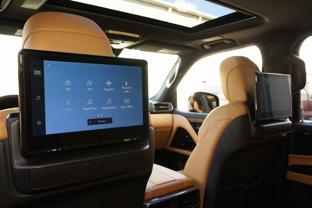 Used 2026 Lexus LX 600 4WD w/ Appearance Package image 25