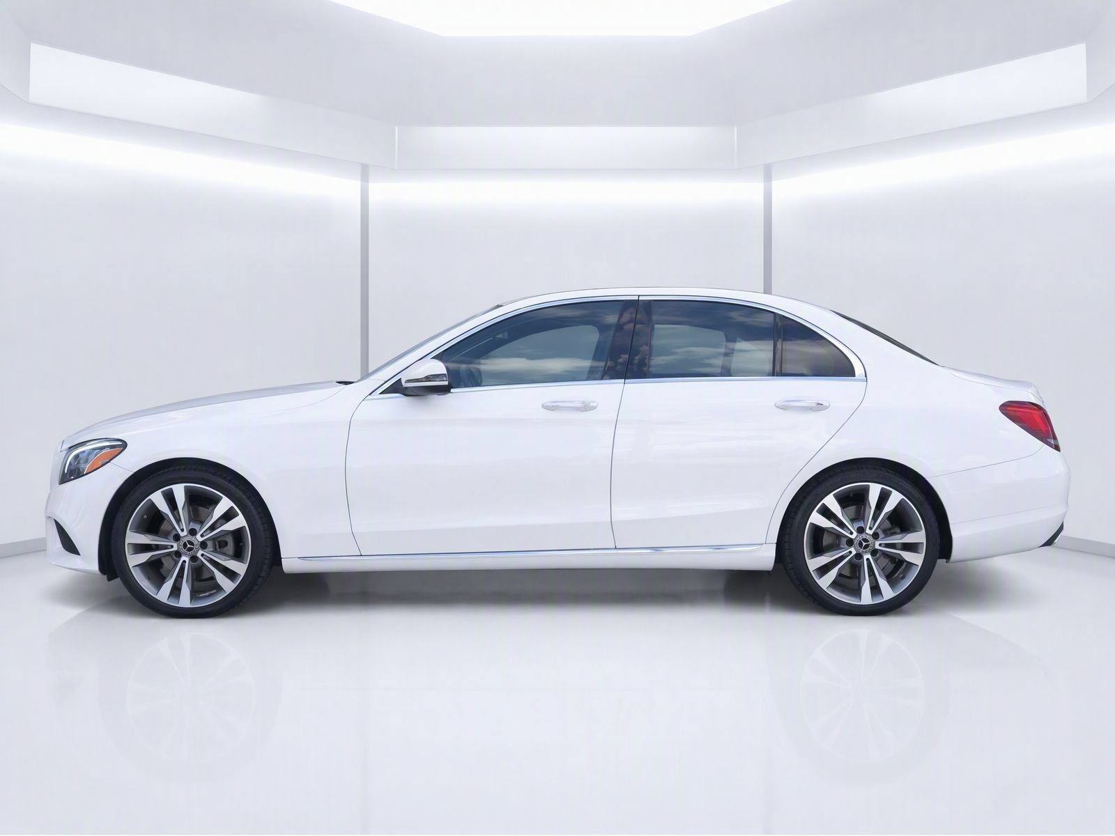 Used 2019 Mercedes-Benz C 300 Sedan image 2