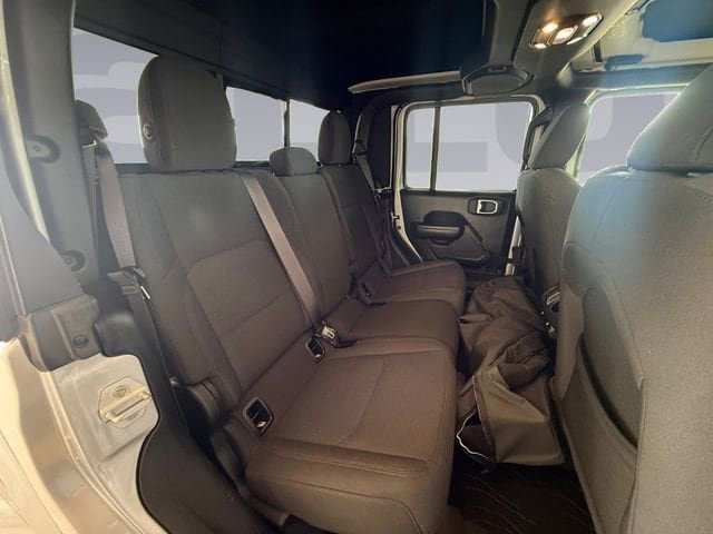 Used 2023 Jeep Gladiator Willys image 18