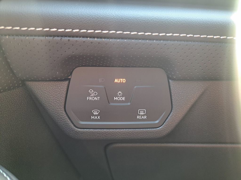 New 2026 Volkswagen Atlas SE image 15