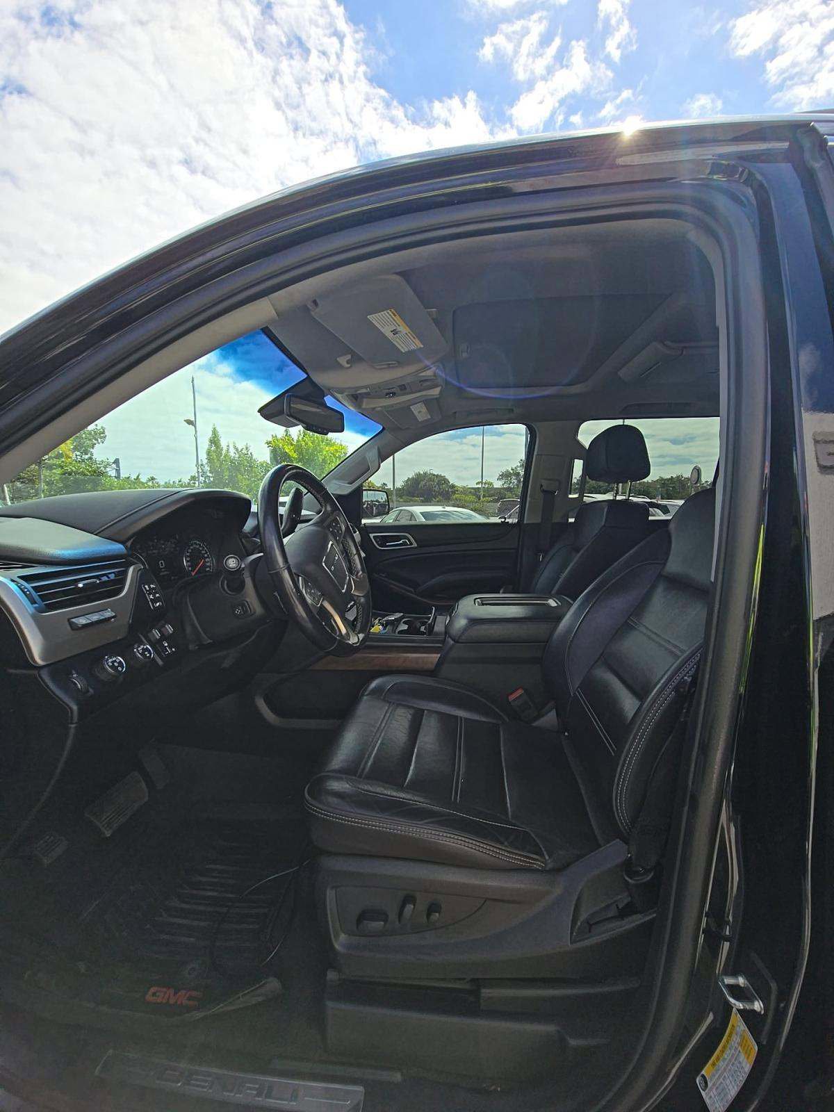 Used 2019 GMC Yukon XL Denali w/ Denali Ultimate Package AWD/4WD image 4