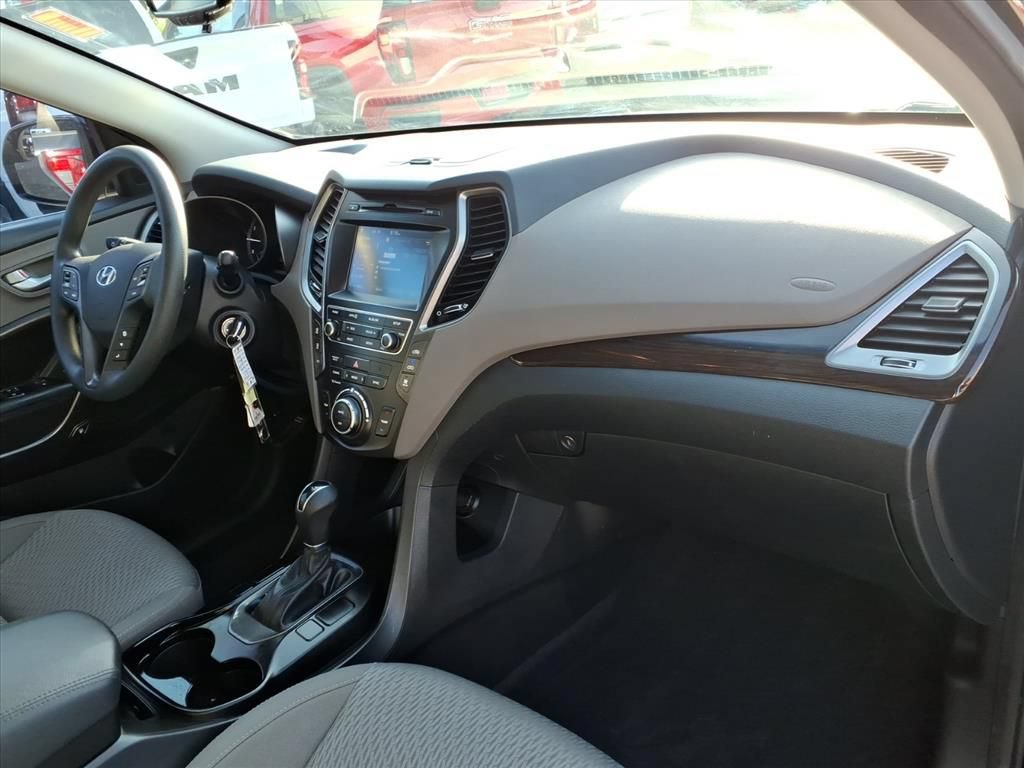 Used 2019 Hyundai Santa Fe XL SE FWD image 16