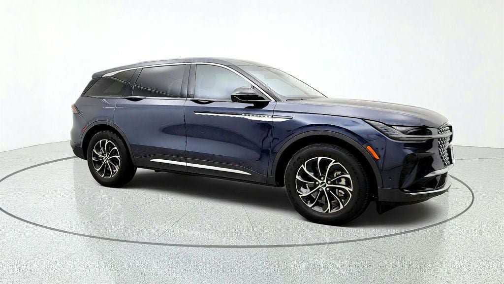 Used 2024 Lincoln Nautilus Premier AWD/4WD image 3