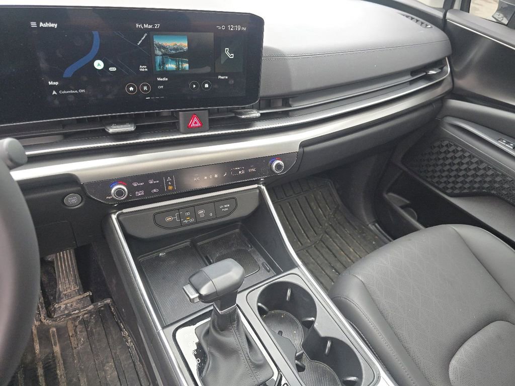 Used 2025 Kia Carnival SX w/ SX Dark Edition Package image 28
