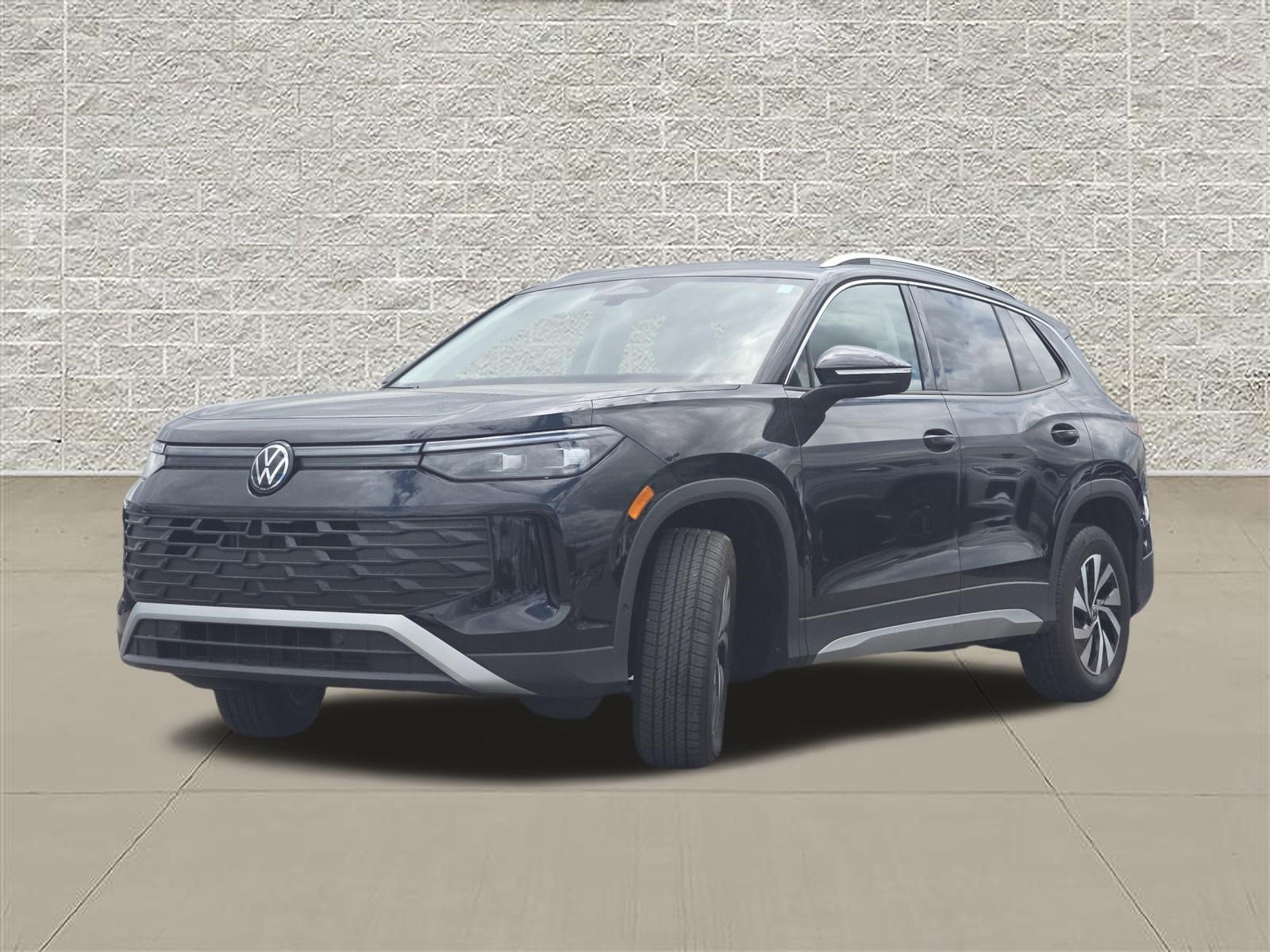 New 2025 Volkswagen Tiguan S AWD/4WD image 3