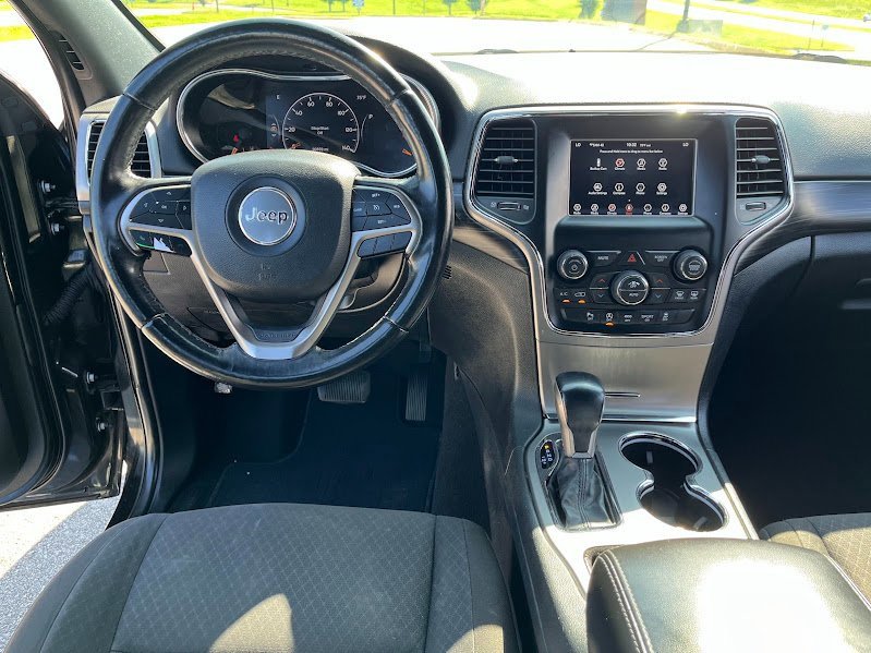 Used 2020 Jeep Grand Cherokee Laredo image 17