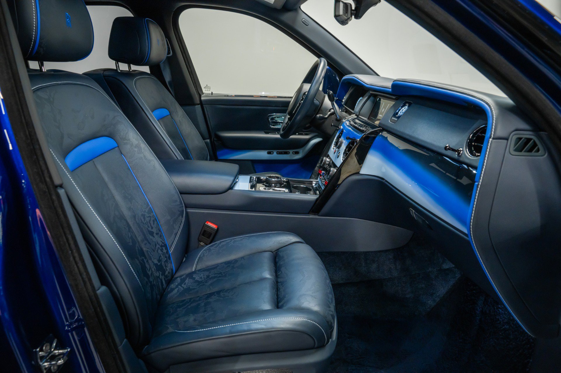 Used 2024 Rolls-Royce Cullinan Black Badge image 35