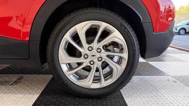 New 2027 Chevrolet Bolt LT w/ Comfort Package FWD image 9