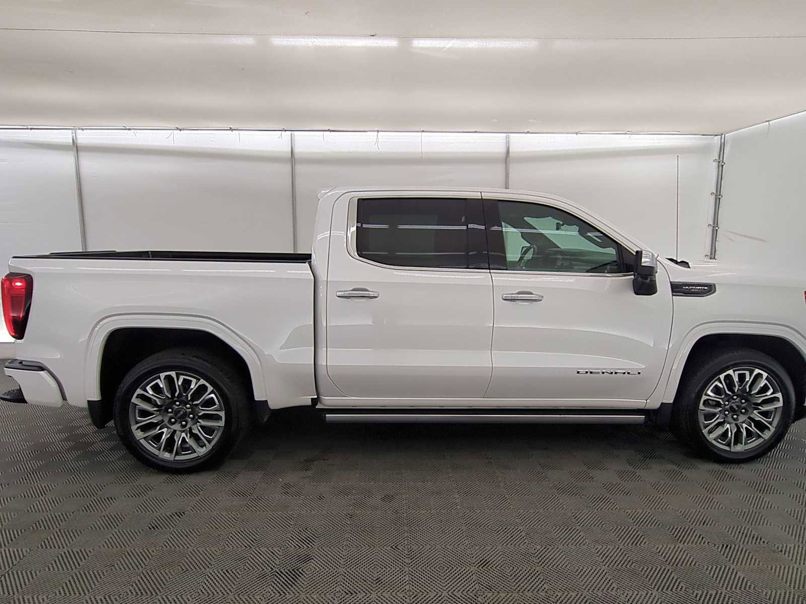 Used 2025 GMC Sierra 1500 Denali Ultimate AWD/4WD image 7