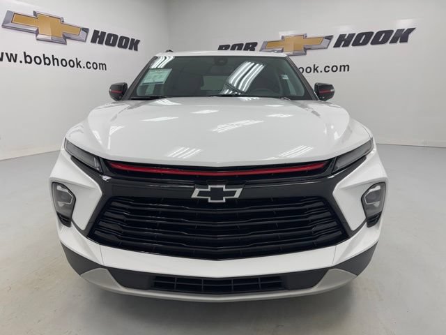 Used 2023 Chevrolet Blazer LT FWD image 2