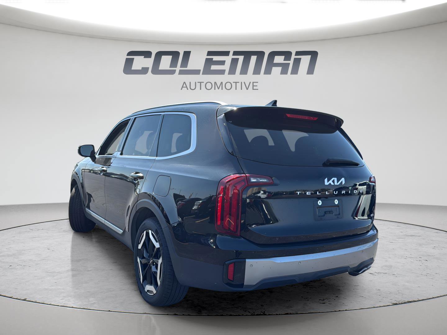 Used 2025 Kia Telluride S AWD/4WD image 3