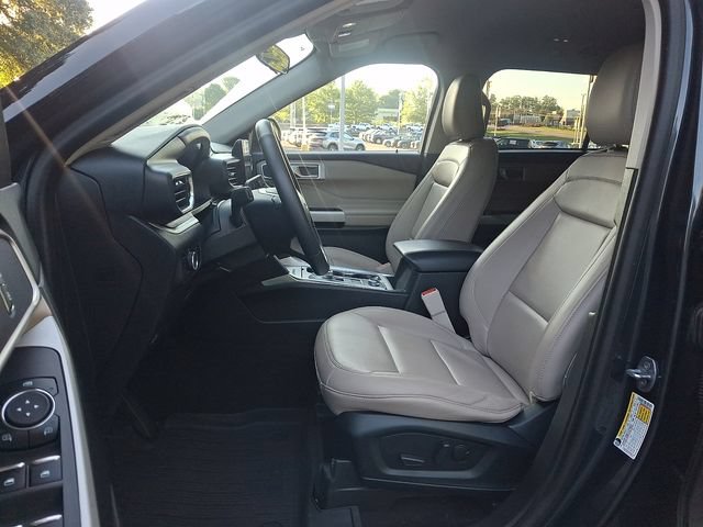 Used 2023 Ford Explorer XLT w/ Equipment Group 202A AWD/4WD image 13