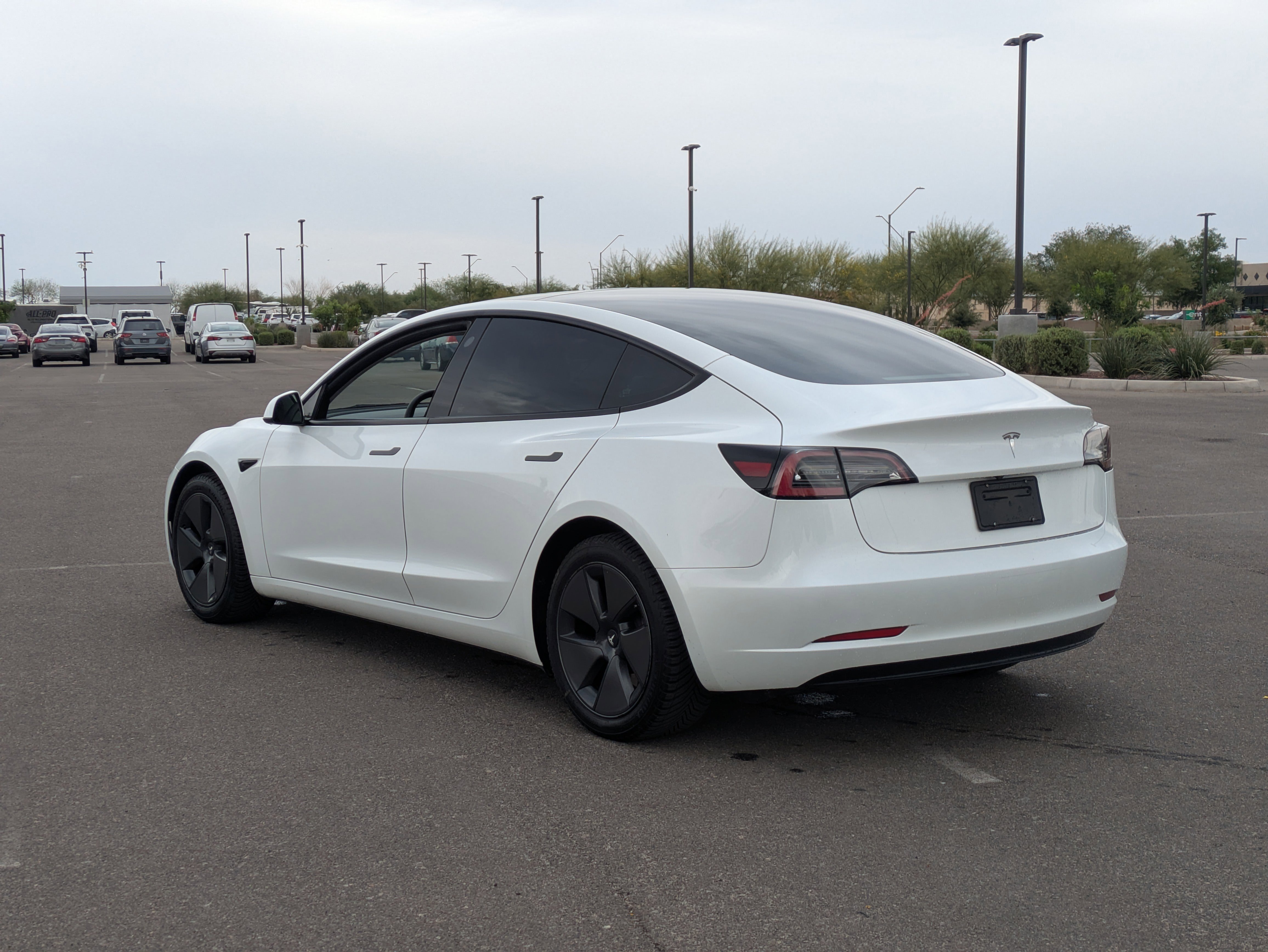 Used 2023 Tesla Model 3 Standard Range image 3