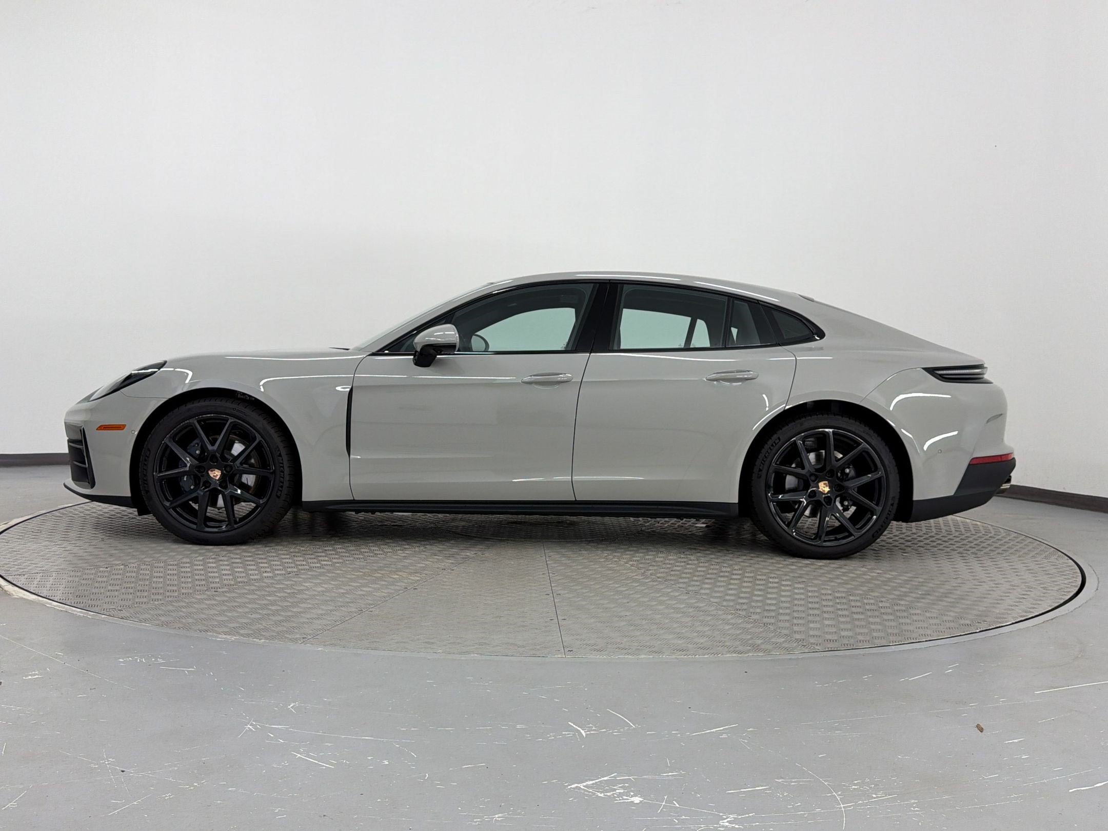 New 2026 Porsche Panamera image 2