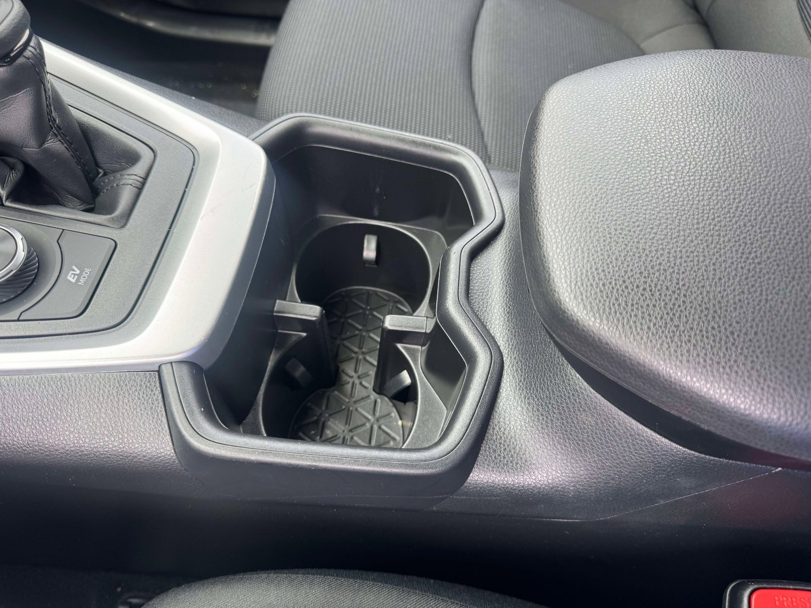 Certified 2022 Toyota RAV4 LE w/ Carpet Mat Package (TMS) image 39