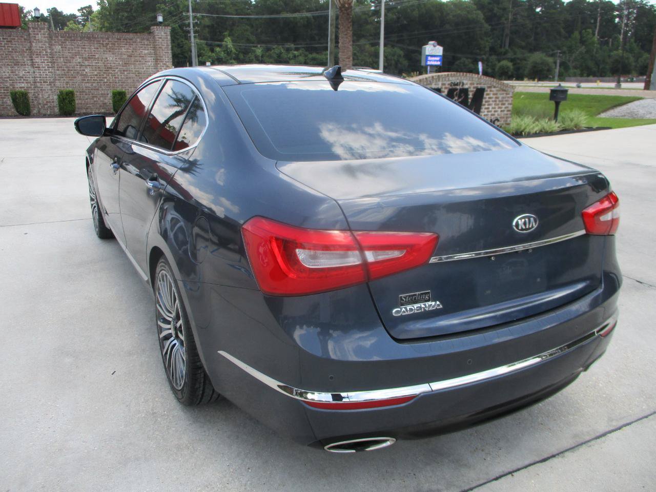 Used 2015 Kia Cadenza Premium w/ Technology Package FWD image 27