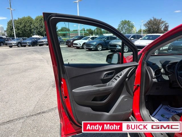 Used 2018 Chevrolet Trax LT w/ Sun & Sound Package FWD image 20