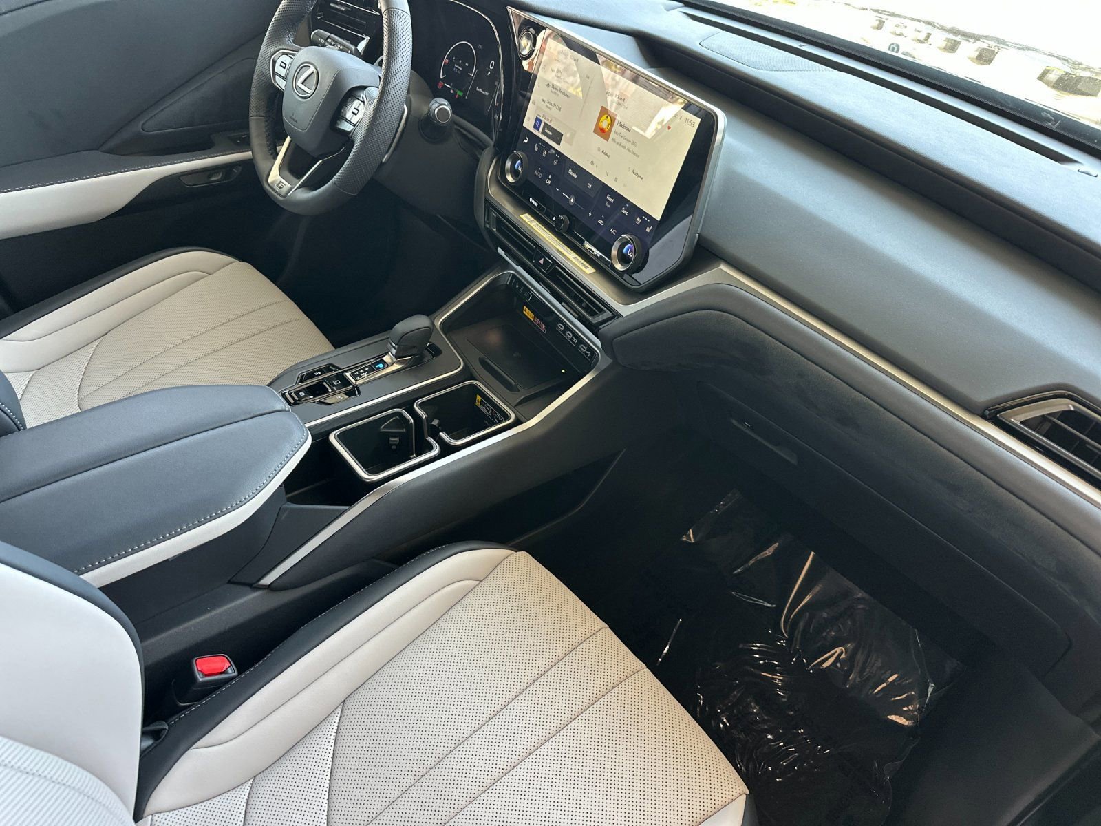 Used 2026 Lexus TX 500h AWD w/ Technology Package image 19