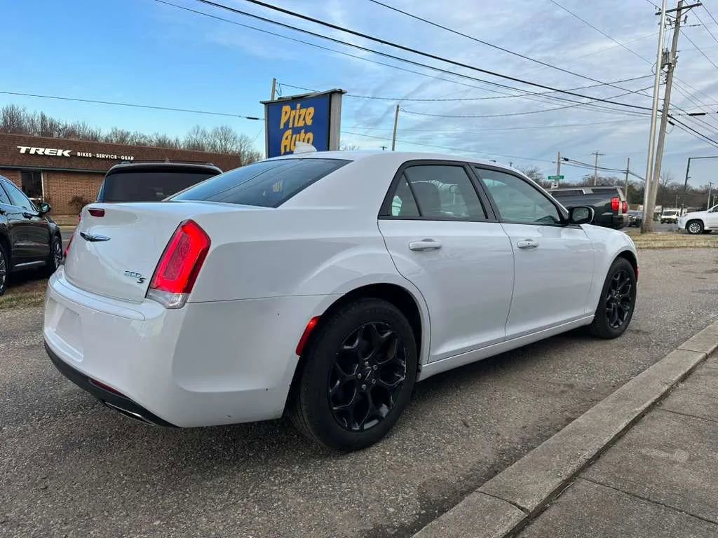 Used 2019 Chrysler 300 S image 9