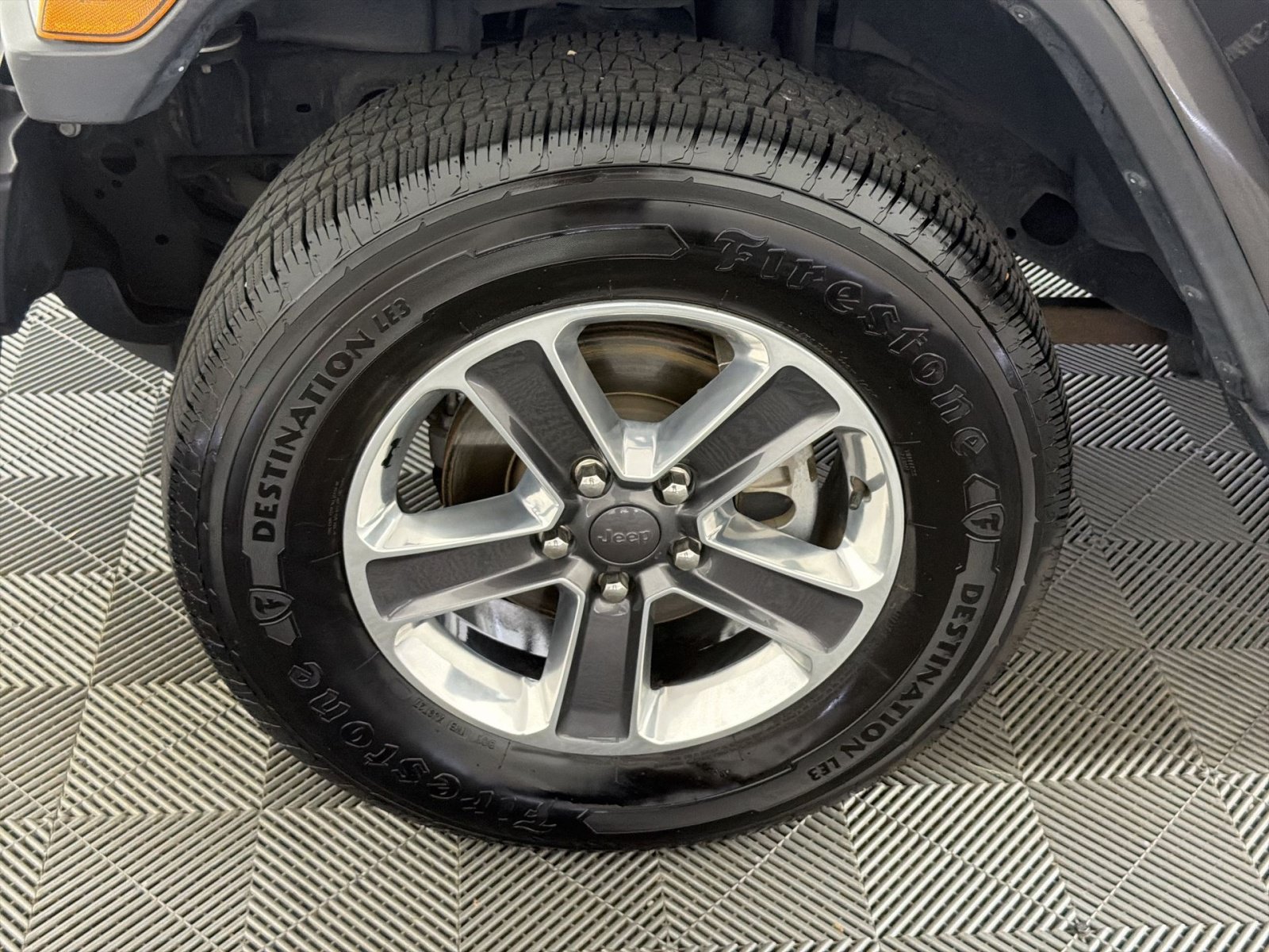 Used 2018 Jeep Wrangler Unlimited Sahara AWD/4WD image 12