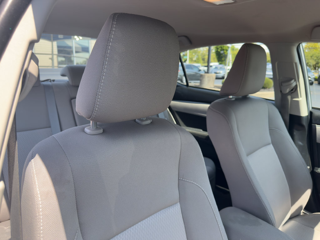 Used 2015 Toyota Corolla LE FWD image 14