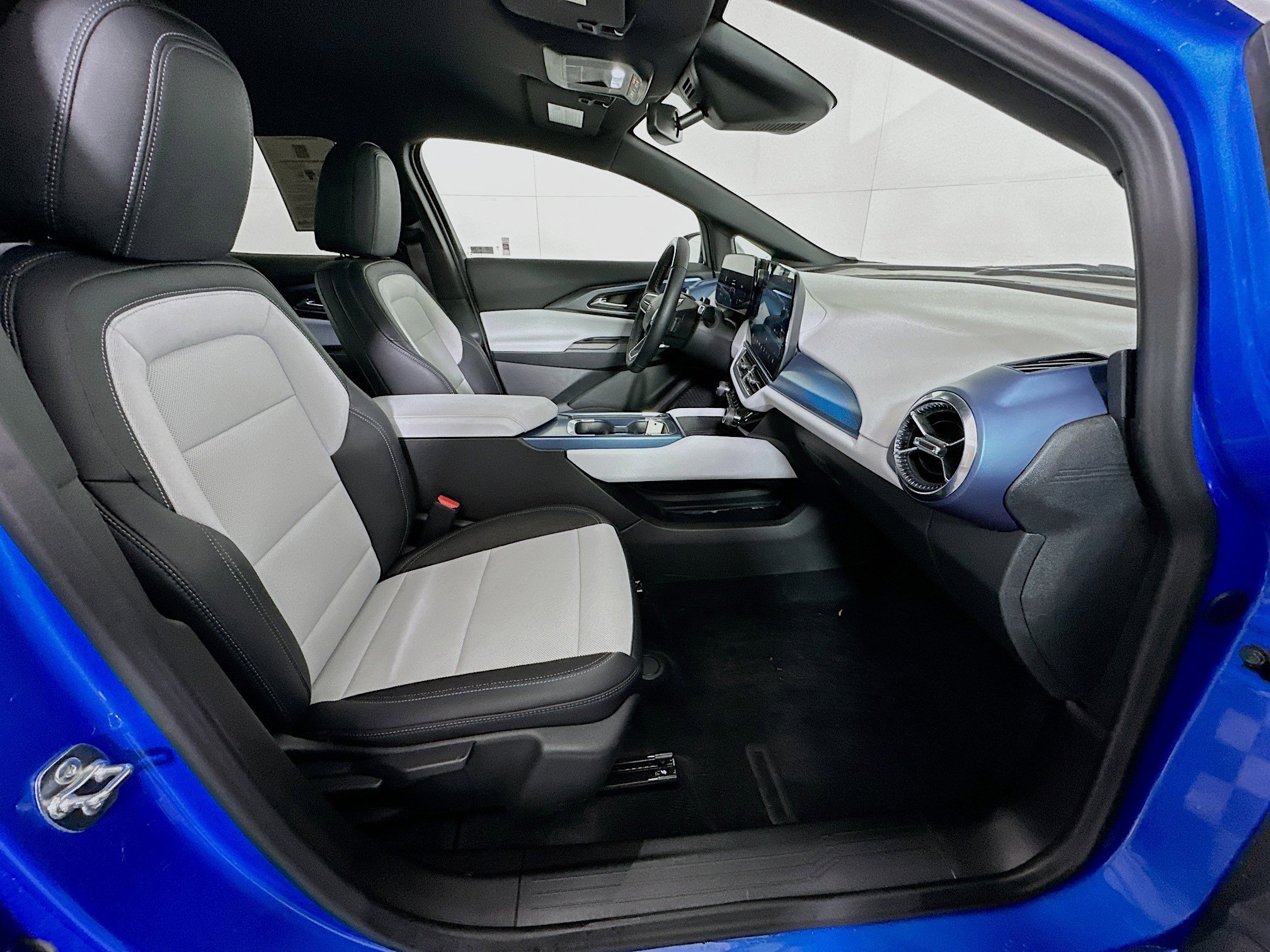 Used 2024 Chevrolet Equinox EV LT w/ Active Safety Package 3 FWD image 31