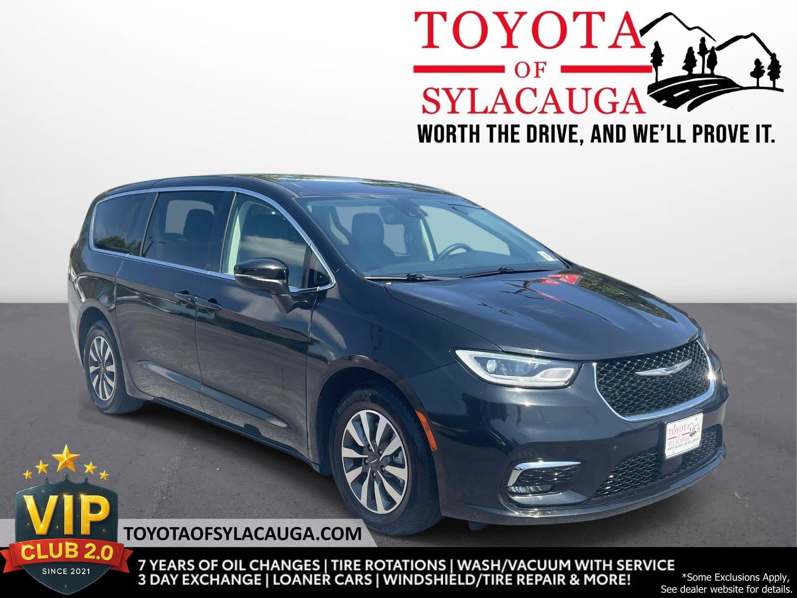 Used 2023 Chrysler Pacifica Touring-L FWD image 1