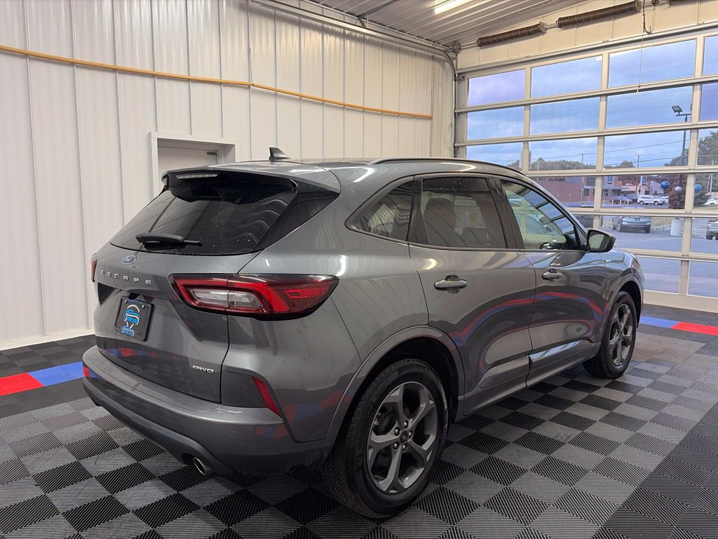 Used 2023 Ford Escape ST-Line Select AWD/4WD image 4