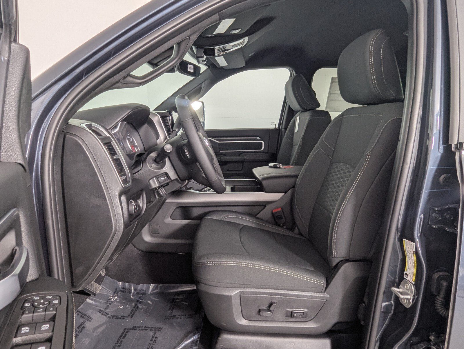 New 2026 RAM 2500 Big Horn AWD/4WD image 13
