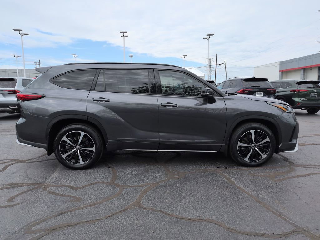 Used 2022 Toyota Highlander XSE image 6