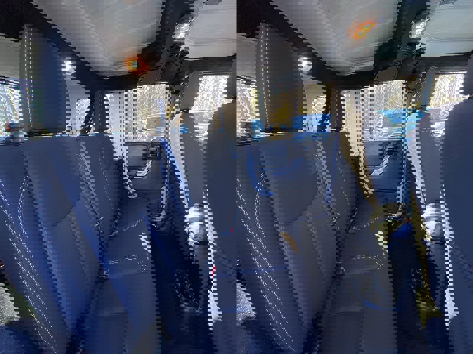 Used 2016 Jeep Wrangler Unlimited Sahara w/ Connectivity Group image 27