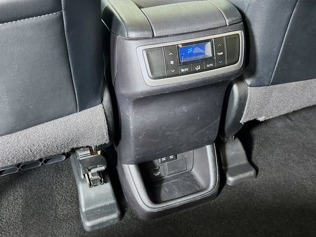 Used 2017 Toyota Highlander XLE w/ Carpet Mat Package AWD/4WD image 26