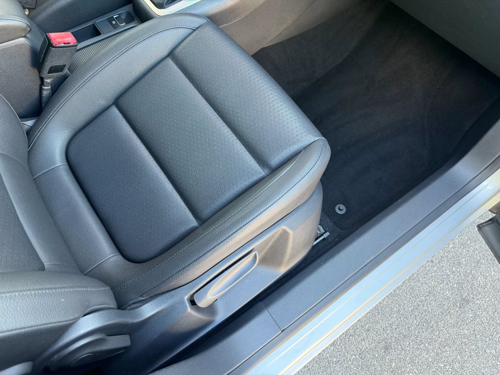Used 2015 Volkswagen Tiguan SE FWD image 23