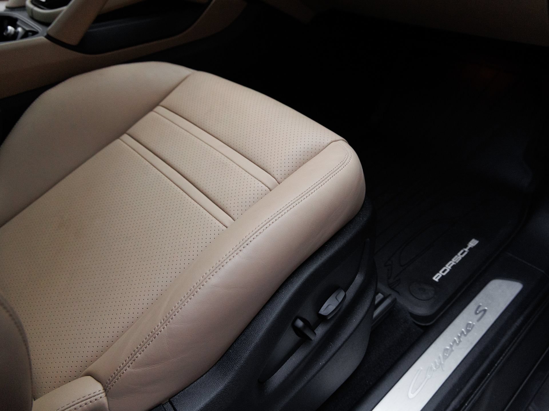 Certified 2025 Porsche Cayenne S AWD/4WD image 39