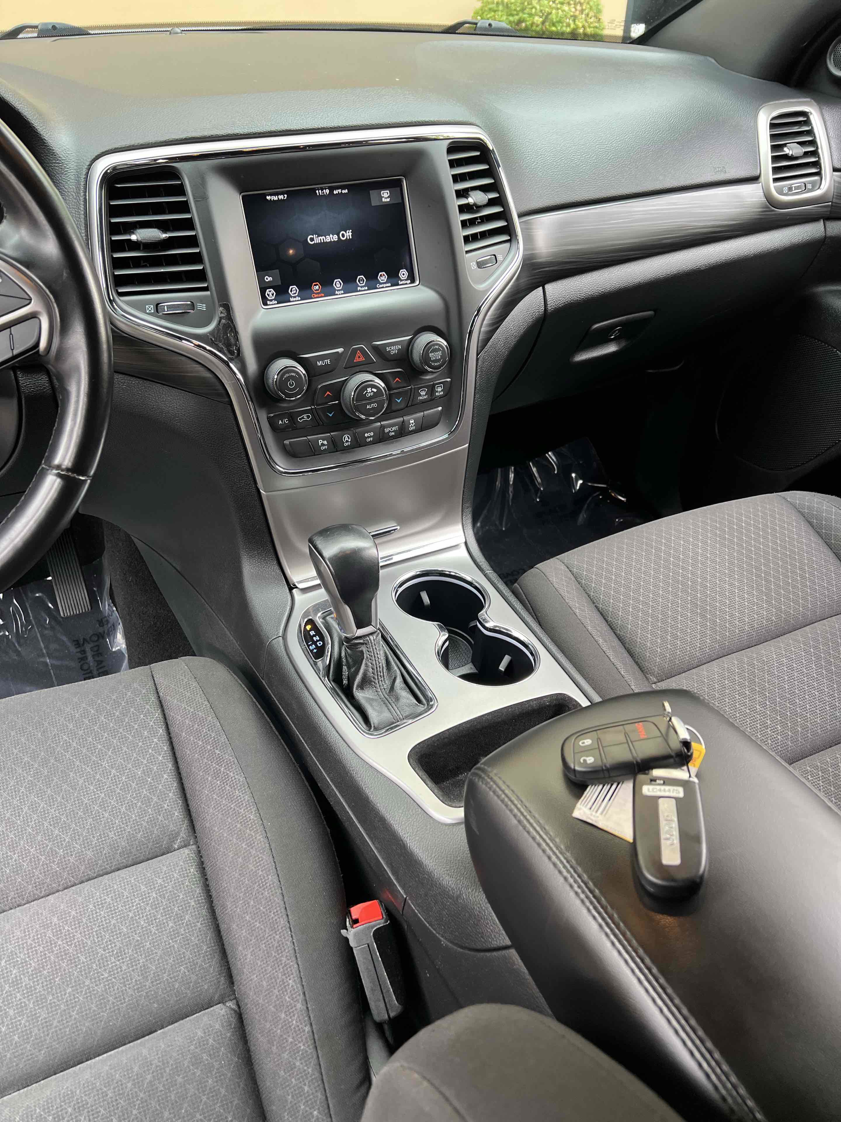 Used 2020 Jeep Grand Cherokee Laredo image 31